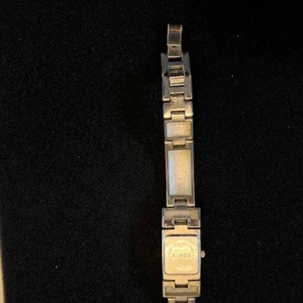 ACCESSORY CROSSING | Women's Silver-tone Bracelet watch-NEW Battery